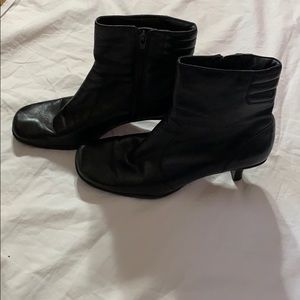 Westies black leather heeled boots EUC